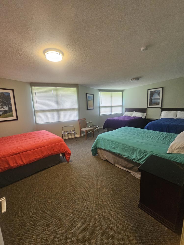 Bedroom with 4 beds